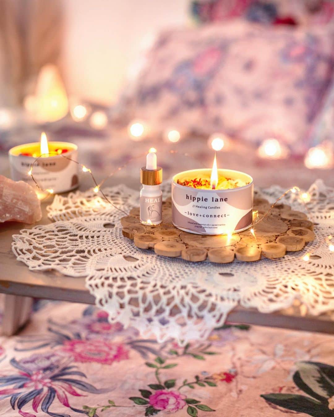 さんのインスタグラム写真 - (Instagram)「A cosy moment at home in my bedroom with a little gratitude ritual ♡ . It’s been rough times for our collective world tribe lately. I hope you are all able to carve out moments for self love and care ♡ . I’ve been starting my day with a simple gratitude ritual. It begins with a cup of herbal tea, enjoying the aromas and energy around me. I focus on my breath, consciously taking a pause to quiet my mind. I allow my thoughts and emotions to flow, observing and letting go, giving myself a well deserved break for peace. After only a few minutes once I feel calmer and clearer I start listing just 3 things I am grateful for each day. This process inevitably leads to more gratitude flowing in and those 3 things quickly turn into 20. I’m left feeling at ease, joyful and full of love. . This ritual takes very little time in my day yet leaves me feeling peaceful and energized for a long time. It has sparked motivation and creativity when so often lately I’ve felt like my tank has been empty. . Today I am grateful for the uplifting joy of music....the gift of playing my guitar. For the beautiful love of my husband @bobbybense who takes such good care of me and is the best man I know. I’m grateful for every single person risking their lives to save ours. That also includes every one of YOU staying home and protecting us all. Thank you 🙏🏼 . I am also so grateful for all of these amazing pieces that brought my creative vision together - . ✨ Cosy faux fur cruelty free jacket from the lovely @unreal_fur ✨ Bedding from the divine @camillawithlove the colours are so healing ✨ High vibing candles from @talinegabriel 🕯 these are not your every day candles. They are filled with crystals, gems and oils and the energetic print of mantra and prayer 🙏🏼 . Let me know what 3 things you are most grateful for today? And how do you feel when you focus on those? I always try to remember we all have the ability to reframe our moments when we need it most. . With love and gratitude xx . #loveandgratitude #gratitude #stayhome #home #bedroom #meditation #selfcare #selflove #socialdistancing #staywell #staywelltogether #fauxfur #crueltyfree #vegan #stayathome #quarantinelife #iso」4月21日 22時13分 - helen_jannesonbense