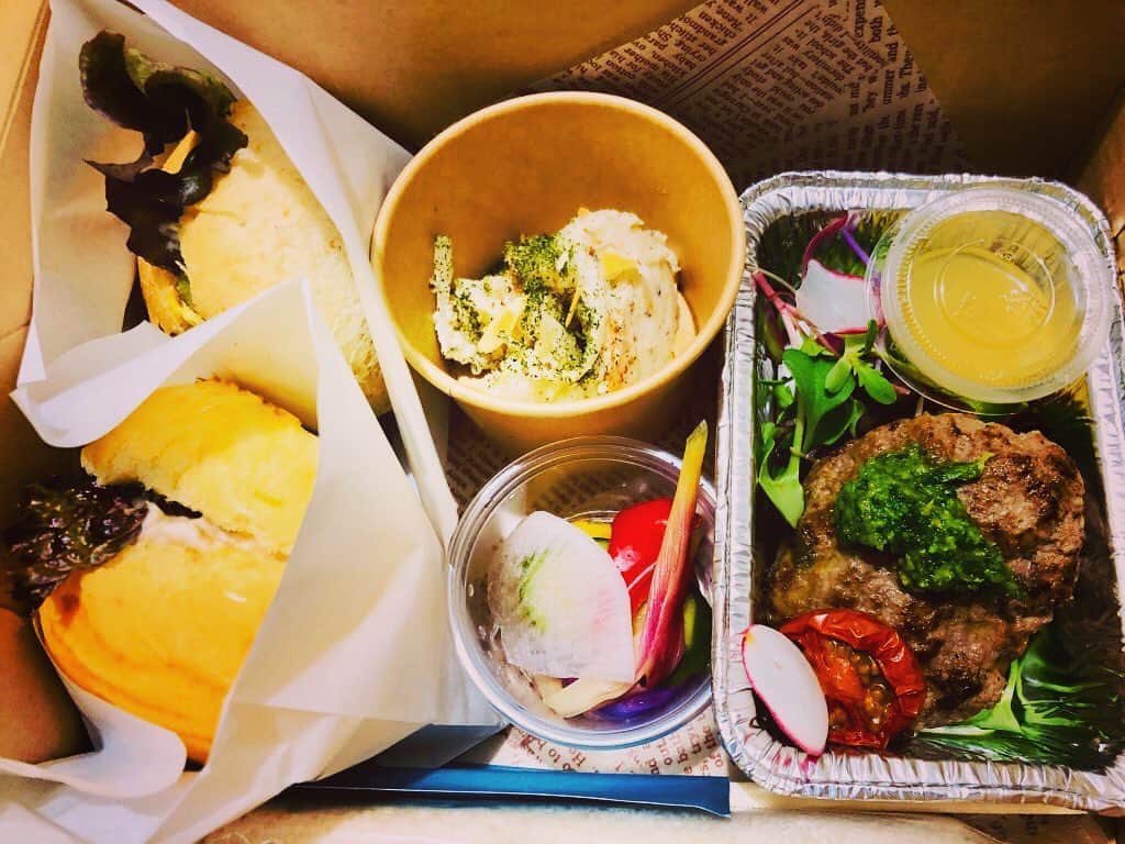 名越康文さんのインスタグラム写真 - (名越康文Instagram)「晩ご飯は　#蜆食堂　の #お弁当　私も母上も完食。」4月21日 22時44分 - nakoshiyasufumi