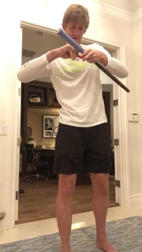 のインスタグラム：「Thanks for the challenge @tennismission 👍 Here’s how long it took me to regrip my racquet. Materials used - @dunloptennisofficial racquet and @tourna_tennis grip. #tennisathome」