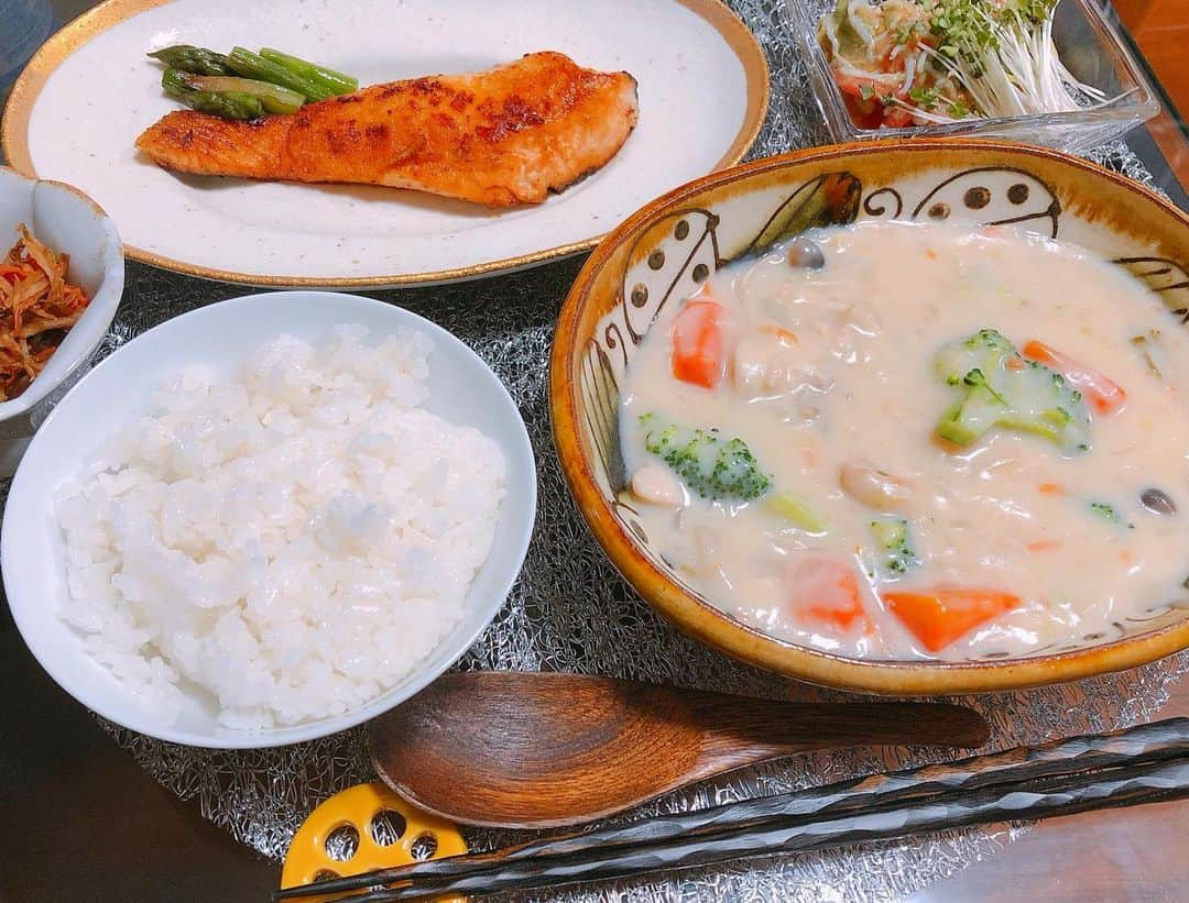 伊藤京子さんのインスタグラム写真 - (伊藤京子Instagram)「. 最近のおうちごはん🍚 和食多めですが、たまーに気分でシチューやパスタ類も💕 ちょこっとずつでもなるべく色々な食材を使うよう心がけています👩‍🍳 . #明日は番組見学&リハ #新しいジャンルにわくわく勉強も楽しい #そのためにしっかり食べて寝て健康でいましょ😊 #伊藤のおうちごはん」4月21日 23時24分 - kyoko_ito1128