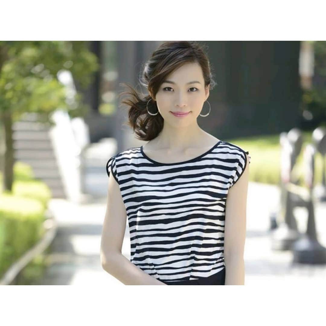 本田珠規のインスタグラム：「時間があるので、 膨大な写真の整理をしているのですが、 . 5、6年前、なんだか 表情とか 背伸びしてる自分がいました(笑) . 写真って見返し出すと止まらないですよね😆 . . #作品撮り#shooting  #写真整理#お家時間 #stayhome #撮影 #ワンピース #本田珠規」