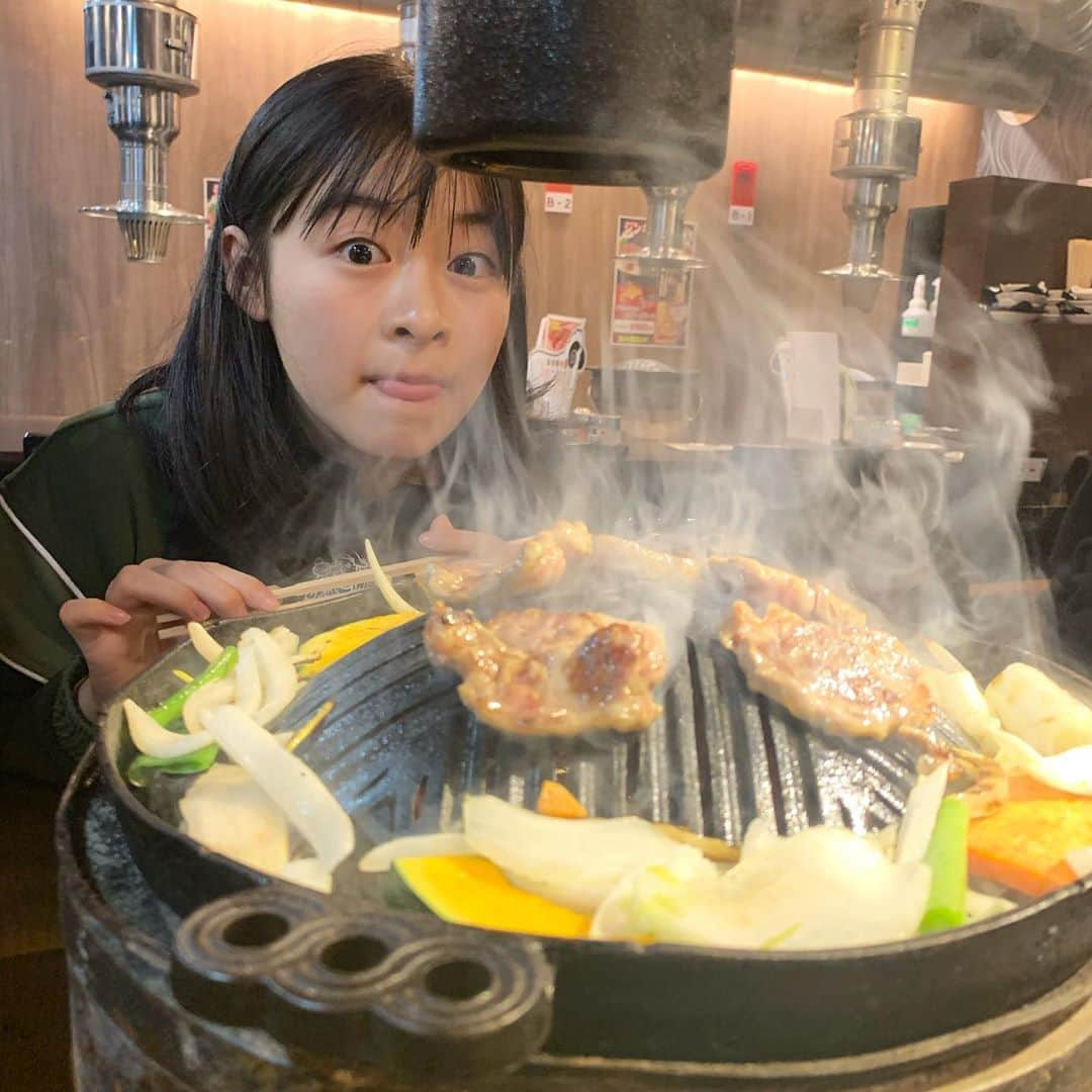 森七菜さんのインスタグラム写真 - (森七菜Instagram)「早くお肉を食べに行ける日がやってきますように🥺🥺 #思い出写真 #美味しかったジンギスカン #そろそろ写真ネタ切れ #デビューの日から毎日投稿してたのだけど… #明日からどうしましょうかね〜 #今日で止まっちゃう？！？」4月21日 23時49分 - morinana_official