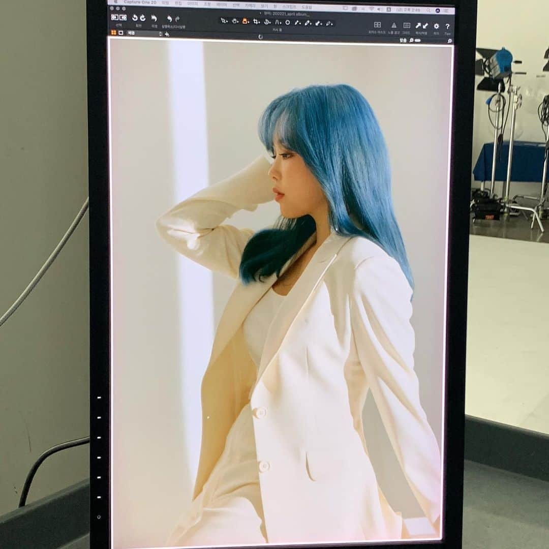 レイチェルさんのインスタグラム写真 - (レイチェルInstagram)「April comeback d-day 🔥 4/22 6pm #레이첼 #라라리라라」4月22日 9時56分 - castlechel_0824