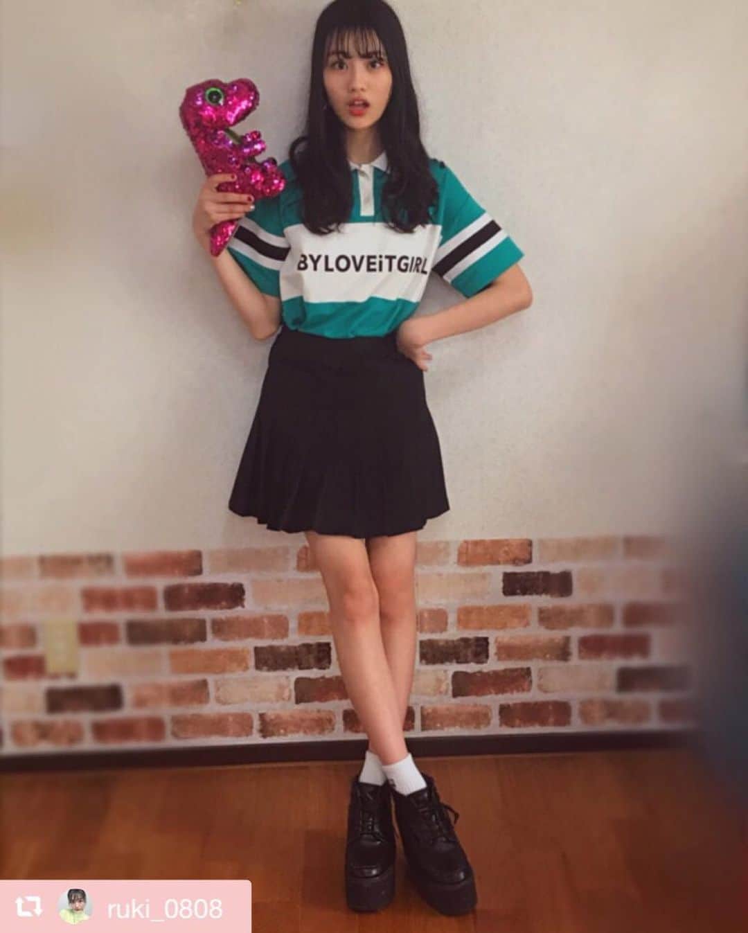 byLOVEiTさんのインスタグラム写真 - (byLOVEiTInstagram)「#ネットプチコレ﻿ バイ ラビットステージ🐻🐰🍒﻿ ﻿ 🌈special🌈﻿ なんと💕﻿ バイラビ イメモの﻿ ルキちゃん @ruki_0808 より﻿ バイラビスクールガールコーデ💚﻿ ﻿ 元気なビビッドグリーンを﻿ モノトーンで大人っぽく✨﻿ ﻿ #byloveit #バイラビット #おうちでファッションショー #narumiyaonline #stayhome ⠀﻿ ﻿ #repost @ruki_0808 via @PhotoAroundApp ﻿ 🦄﻿ #ネットプチコレ に参加！﻿ ・﻿ 私はスクールガール風のコーデにしてみました💚﻿ バイラビットのワンピースをあえてインして、可愛さup♡﻿ ・﻿ ちなみに持ってる恐竜ちゃんは﻿ 前にプチコレで頂いたぬいぐるみなんだ🦖💗﻿ 私のお気に入りのお友達‪‪☺︎‬﻿ ・﻿ 私もみんなの投稿を見ています👀﻿ 参考になるコーデもいっぱいあるので﻿ みんなでおしゃれを共有出来たらなと思います☺️﻿ だれでも簡単に参加できるので、﻿ よかったら参加してみてください！﻿ ・﻿ ・﻿ ・﻿ #ネットプチコレ﻿ #みんなも参加してね﻿ #ニコプチ﻿ #プチモ﻿ #🦖💗」4月22日 10時18分 - byloveit_official