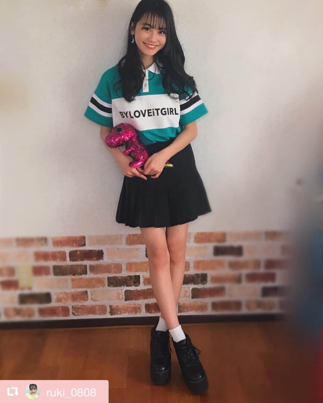 byLOVEiTさんのインスタグラム写真 - (byLOVEiTInstagram)「#ネットプチコレ﻿ バイ ラビットステージ🐻🐰🍒﻿ ﻿ 🌈special🌈﻿ なんと💕﻿ バイラビ イメモの﻿ ルキちゃん @ruki_0808 より﻿ バイラビスクールガールコーデ💚﻿ ﻿ 元気なビビッドグリーンを﻿ モノトーンで大人っぽく✨﻿ ﻿ #byloveit #バイラビット #おうちでファッションショー #narumiyaonline #stayhome ⠀﻿ ﻿ #repost @ruki_0808 via @PhotoAroundApp ﻿ 🦄﻿ #ネットプチコレ に参加！﻿ ・﻿ 私はスクールガール風のコーデにしてみました💚﻿ バイラビットのワンピースをあえてインして、可愛さup♡﻿ ・﻿ ちなみに持ってる恐竜ちゃんは﻿ 前にプチコレで頂いたぬいぐるみなんだ🦖💗﻿ 私のお気に入りのお友達‪‪☺︎‬﻿ ・﻿ 私もみんなの投稿を見ています👀﻿ 参考になるコーデもいっぱいあるので﻿ みんなでおしゃれを共有出来たらなと思います☺️﻿ だれでも簡単に参加できるので、﻿ よかったら参加してみてください！﻿ ・﻿ ・﻿ ・﻿ #ネットプチコレ﻿ #みんなも参加してね﻿ #ニコプチ﻿ #プチモ﻿ #🦖💗」4月22日 10時18分 - byloveit_official