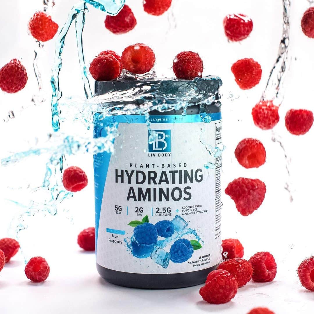 Paige Hathawayさんのインスタグラム写真 - (Paige HathawayInstagram)「COMMENT “💪🏼” IF YOU’RE WORKING OUT TODAY!  HYDRATING AMINOS (BCAAS) is one of my most used supplements because I drink them throughout the day. They also help get in my daily water intake! (TIP) Drink AMINOS instead of sugary drinks or when you’re craving something sweet to help reduce calories! BCAAS also helps prevent muscle breakdown, improve recovery and reduce fatigue.  TODAY >> @LIVBODY LAUNCHED ✌🏼 awesome new flavors... BLUE RASPBERRY & LEMON TEA! (WHICH WOULD YOU CHOOSE?) Not only do they both taste freaking amazing 🤤, but all #livbody aminos are plant-based and loaded to the brim with nutrients.  Get 20% off your entire order with code PAIGE20!  Plus (limited time) get a FREE SKINCARE Essentials Kit with orders over $100 👽✨🙌🏼 Spend over $100 and also receive a FREE DIET ADJUSTMENT personally from me — just email me your receipt upon purchase: PaigeHathawayFit@gmail.com」4月22日 1時57分 - paigehathaway