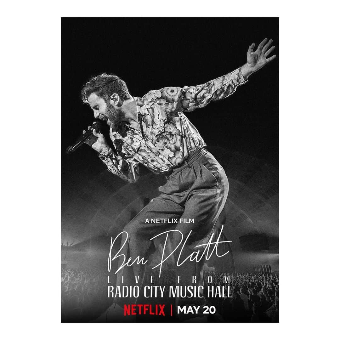 ベン・プラットのインスタグラム：「‪me on the poster for my netflix special」