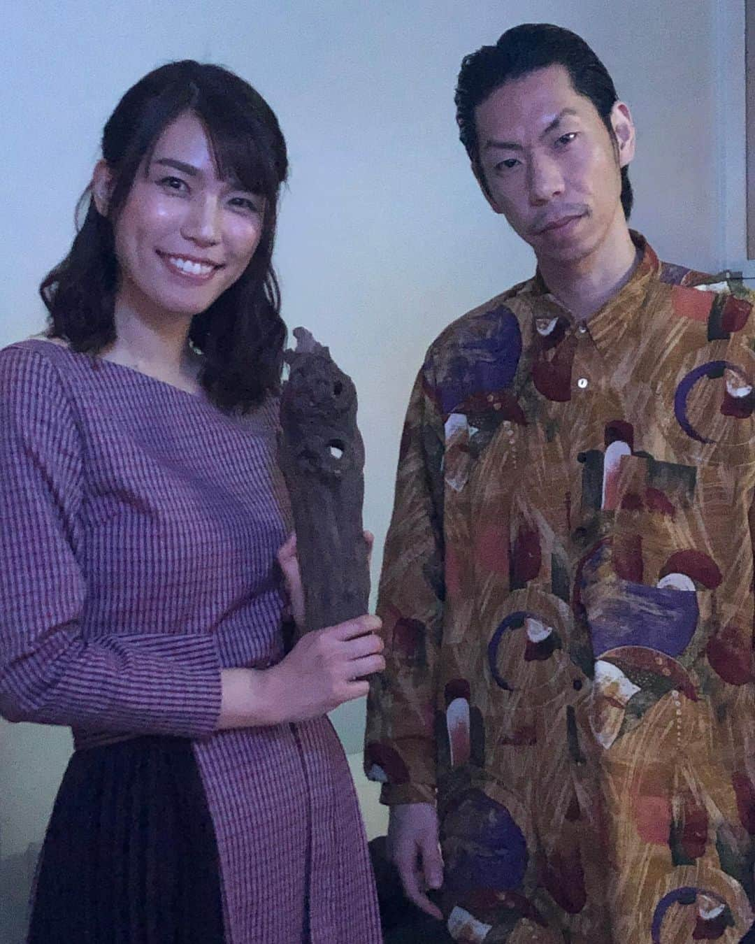 紺野ぶるまさんのインスタグラム写真 - (紺野ぶるまInstagram)「フリースタイルダンジョンありがとうございましたー‼️ 呂布カルマさんがセコンドという激アツ収録で、oa観てもやはり令和を代表する鬼アツタッグだったと自負しております。小さい頃から大好きだったMAX LINAさんとバトルするなんて、ライドンタイムすぎるよ。 いとちゃんに初めて前説連れて行ってもらって収録みた瞬間、 「絶対ここで自分もラップすることになる！」って思ったんだな。したこともないのに🥰笑笑 未だに「ウェイヨー」の手の形よくわからないままやってるのに。だから出れたことが本当に本当に嬉しかったなあ。品川さんの「確かに勝ったこともないけど、負けたこともそんなにない」ってめちゃくちゃいい言葉じゃない？ 感動しすぎて長文かいちゃった。  #フリースタイルダンジョン #呂布カルマ　#顔小さい」4月22日 2時23分 - buruma_konno