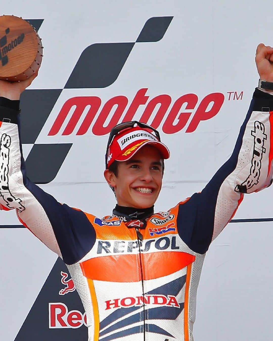 MotoGPさんのインスタグラム写真 - (MotoGPInstagram)「#OnThisDay in 2013... a 20-year-old @marcmarquez93 conquered his first #MotoGP victory becoming the youngest to do so! 🏆 Check out our story to watch the full race! 🏁 #MotoGP #throwback #MM93 #Motorcycle #Racing #Motorsport」4月22日 3時08分 - motogp