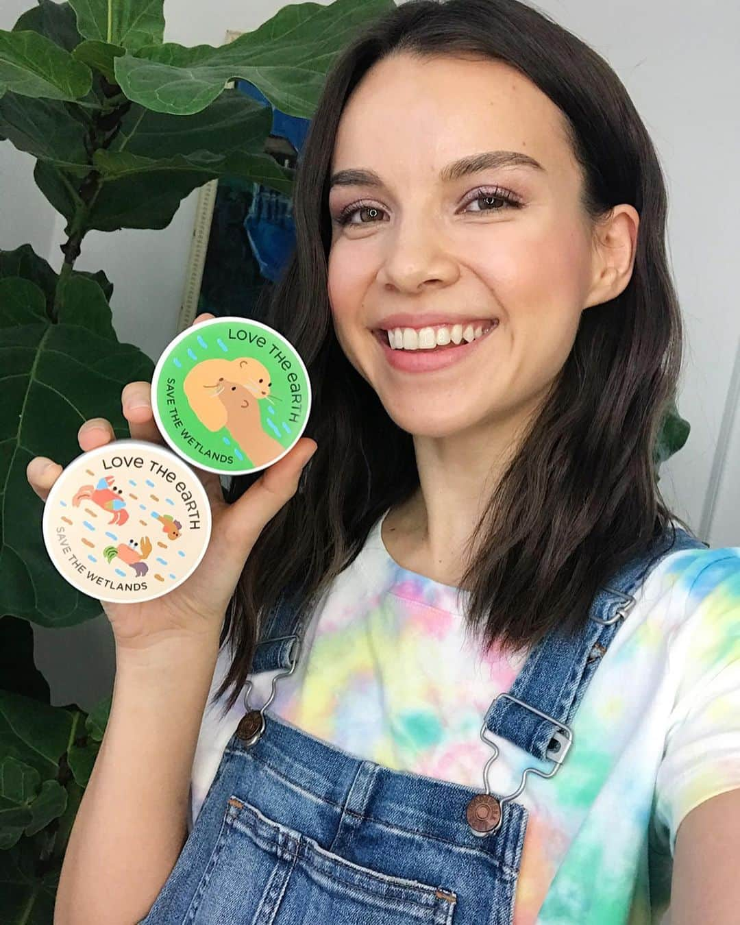 イングリッド・ニールセンのインスタグラム：「Sustainability can feel overwhelming, so in today’s video I wanted to share some small, doable changes I’ve made ﻿to feel accessible AND spark my creativity. This limited edition Love the Earth, Save the Wetlands collection from @primera.us is just one (adorable) way to support beauty that tries to raise awareness about our vital ecosystems.  Watch the video for ways you can get involved.」