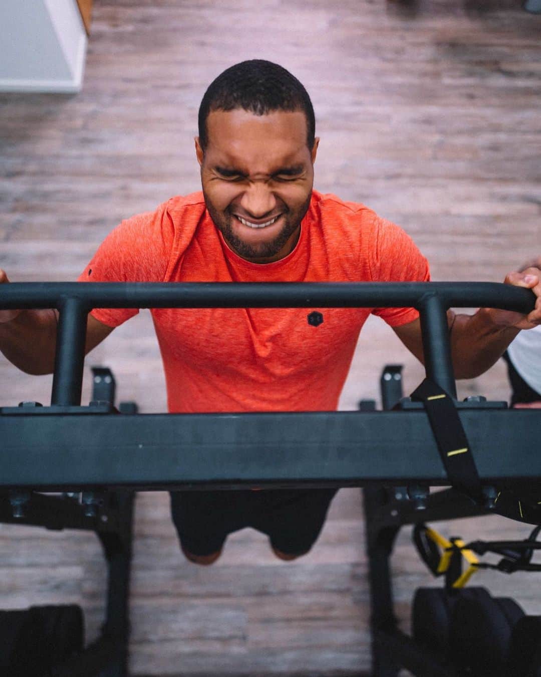 ヨナタン・ターのインスタグラム：「Work hard in silence. Let success be your noise! 💪🏾💯 Let's get some motivation for the upcoming workout plan in my story and let's see how far we can go. #ThroughThisTogether @underarmourdach」