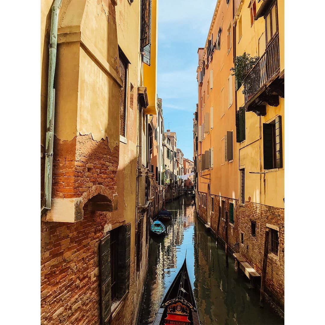Faith Picozziさんのインスタグラム写真 - (Faith PicozziInstagram)「‪Italy Diaries 1️⃣6️⃣ Venice 💛 Italy #venice #italy #travel #fashion #style #summer #vacation @filip.milenkovic @filipandfaith」4月22日 3時09分 - faithpicozzi