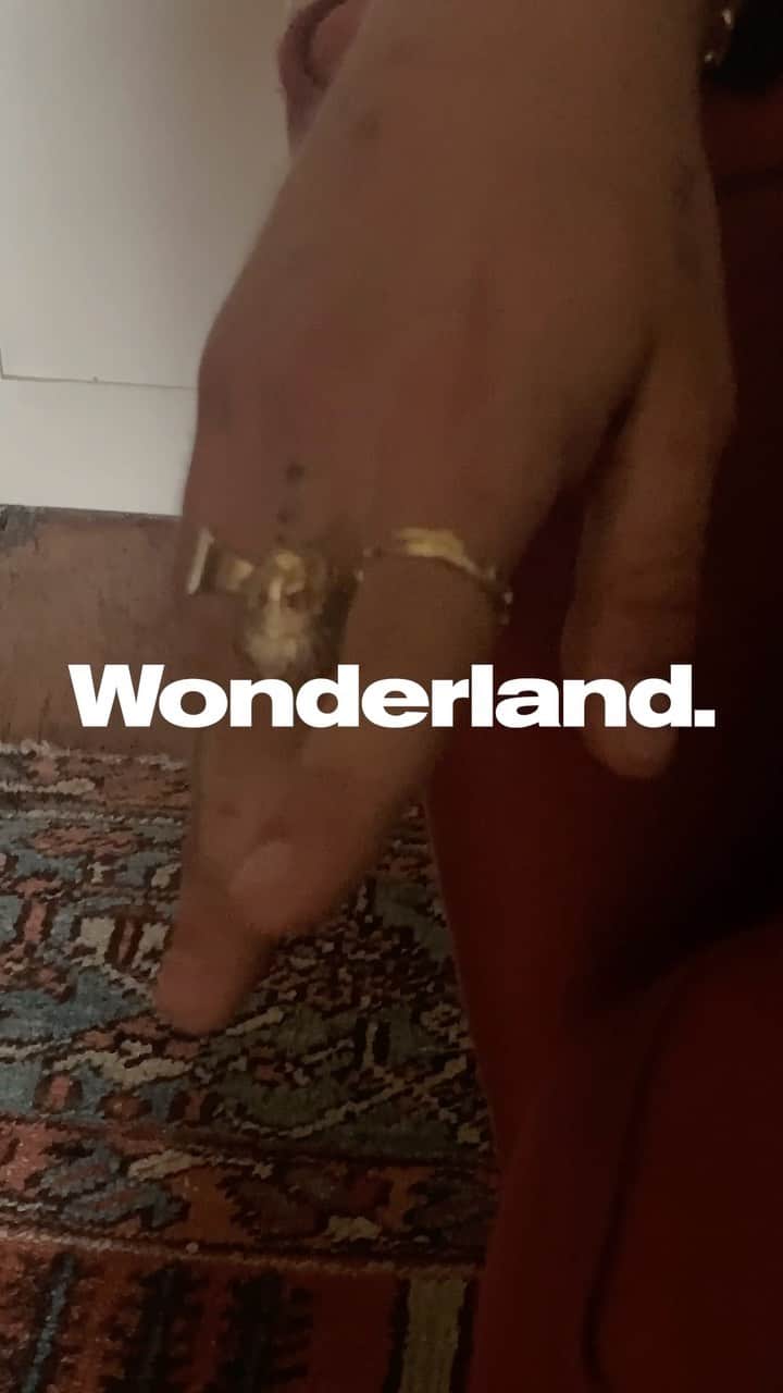 ラファティ・ロウのインスタグラム：「It’s been lovely jubbly spending time with my mum during isolation and me and her have put together this little video with @wonderland to go along side some snaps she took of me. @outerstellaoverdrive our unreleased track gets a cheeky feature. Enjoy ❤️」