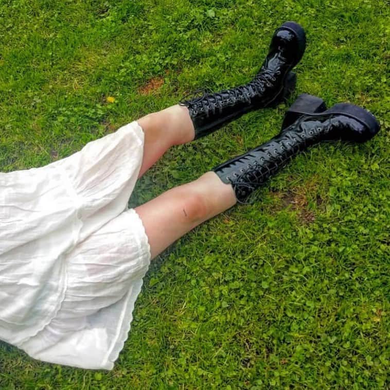 UNIFのインスタグラム：「༻Tяinity Boot ༺」