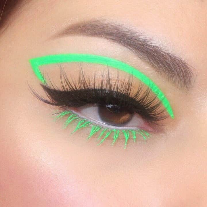 NYX Cosmeticsさんのインスタグラム写真 - (NYX CosmeticsInstagram)「This graphic liner by @harbsy is a major vibe ✨ She uses our #EpicInkLiner + #JumboEyePencil in 'Milk' to compliment the look 💚 || #nyxcosmetics #nyxprofessionalmakeup #crueltyfreebeauty」4月22日 4時28分 - nyxcosmetics