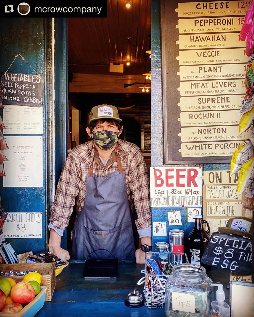 リチャード・スペイト Jrさんのインスタグラム写真 - (リチャード・スペイト JrInstagram)「My bro-in-law Michael Junkins holding down the fort at @mcrowcompany in Lostine, OR. @mcrowcompany #Repost @mcrowcompany with @get_repost ・・・ We’re keeping our kitchen open in the Lostine store, and still selling essential goods through our take-out window. We’re glad we can still be serving the folks of Wallowa County even if our doors are temporarily shut. And thanks, Michael, for keeping the pizzas hot and the beer cold!  #wallowacounty  #mcrowlostine  #hotpizza  #coldbeer  #mcrowbeer」4月22日 4時53分 - dicksp8jr