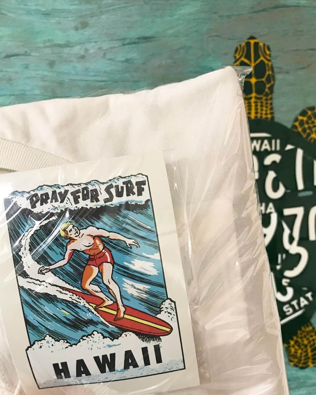 マリブシャツのインスタグラム：「Thank you all for the love and support of our business online during this time! Mucho mahalo 🤙🏼❤️ malibushirts.com  #prayforsurf #alohaspirit #hawaiianvintage #hawaiianstyle」