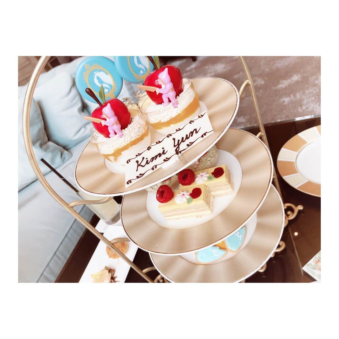 小河結香さんのインスタグラム写真 - (小河結香Instagram)「Afternoon tea🍰🍴☕️💕 プリンセスアフタヌーンティー 〜世界で一番美しい白雪姫〜 #アフタヌーンティー #女子会 #女子の憧れ #優雅なランチ #ランチ #ストリングスホテル #ニューヨークラウンジ #お洒落過ぎ #可愛すぎて食べれない #きみゆん #kimiyun #afternoontea #desert」4月22日 10時57分 - yun2world