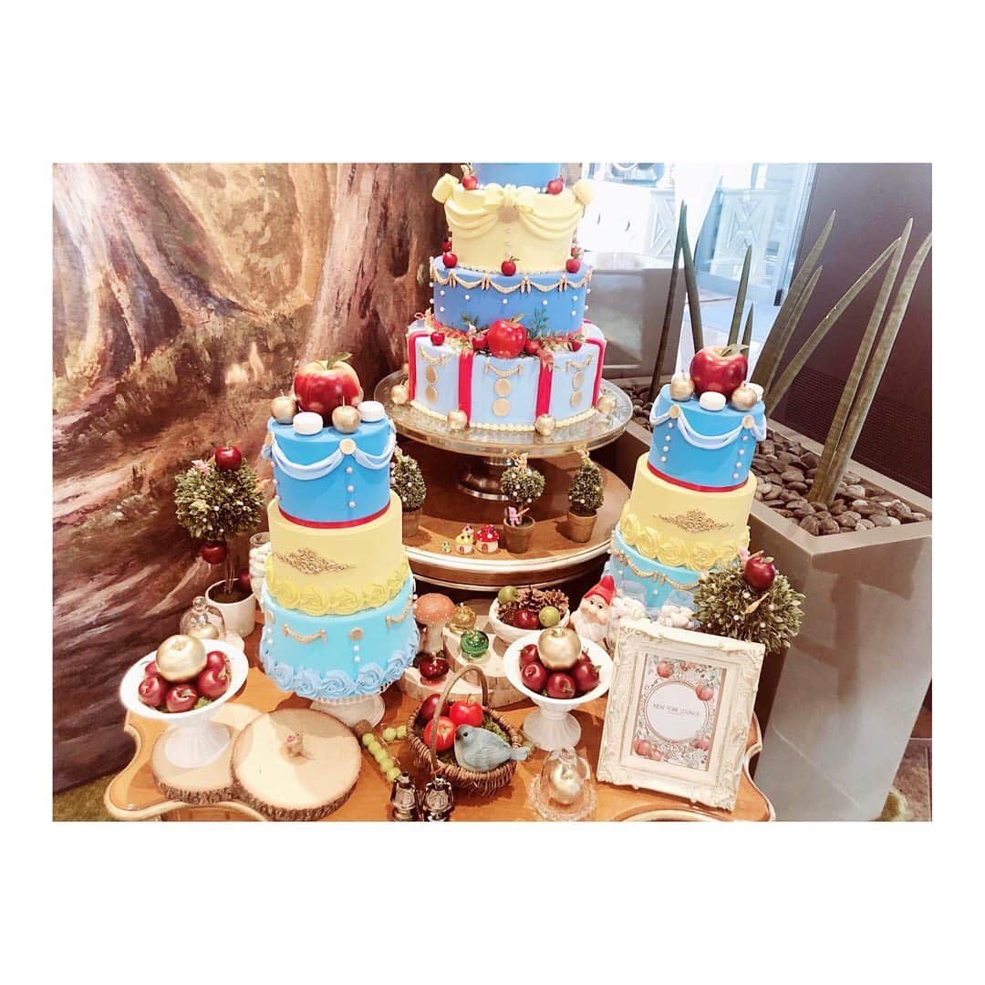 小河結香さんのインスタグラム写真 - (小河結香Instagram)「Afternoon tea🍰🍴☕️💕 プリンセスアフタヌーンティー 〜世界で一番美しい白雪姫〜 #アフタヌーンティー #女子会 #女子の憧れ #優雅なランチ #ランチ #ストリングスホテル #ニューヨークラウンジ #お洒落過ぎ #可愛すぎて食べれない #きみゆん #kimiyun #afternoontea #desert」4月22日 10時57分 - yun2world