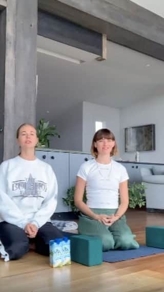 Vita Coco Coconut Waterのインスタグラム：「our friends at @skyting yoga taking us through another flow」