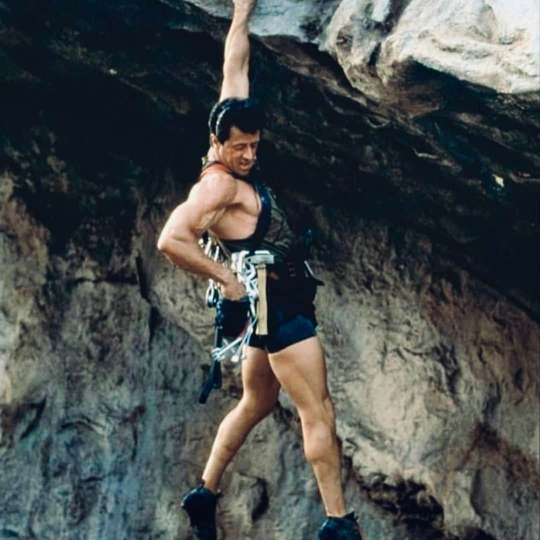 シルヴェスター・スタローンさんのインスタグラム写真 - (シルヴェスター・スタローンInstagram)「Even though I hated Heights,Hanging out outdoors is the best. I Will Never take it for granted again. I want to do a Q&A tomorrow so get your questions ready. Keep punching」4月22日 5時49分 - officialslystallone