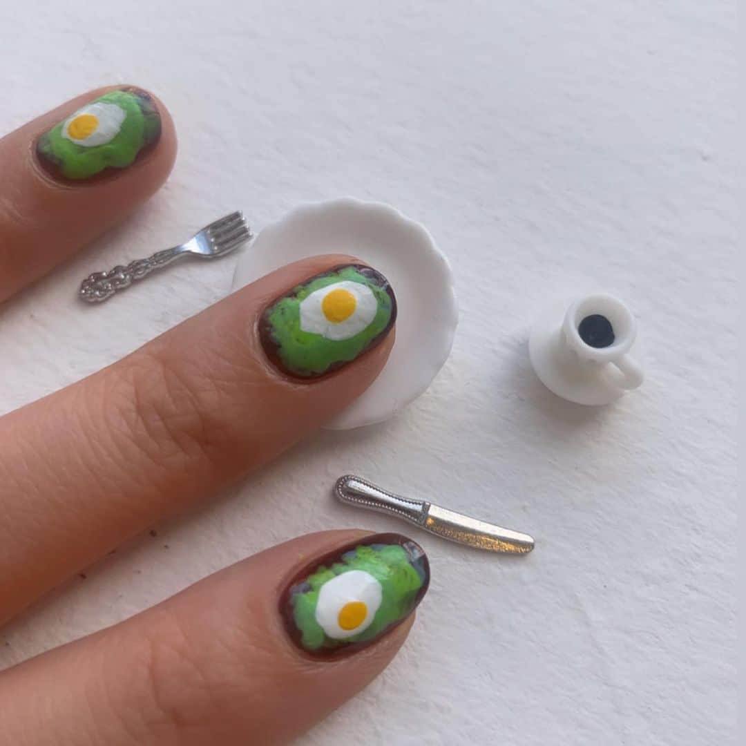 Mei Kawajiriさんのインスタグラム写真 - (Mei KawajiriInstagram)「Unforgettable yummy my breakfast 🥑🍳🍞 Regular polish has this effortless texture, and I like it sometime 😍it’s very different as gel texture 🤩Easy Easy DIY Nail Art for Crazy weather day☀️🌦🌩⛈☀️⛅️🌤🌪🌈 #nailsbymei #avocadotoast」4月22日 6時26分 - nailsbymei