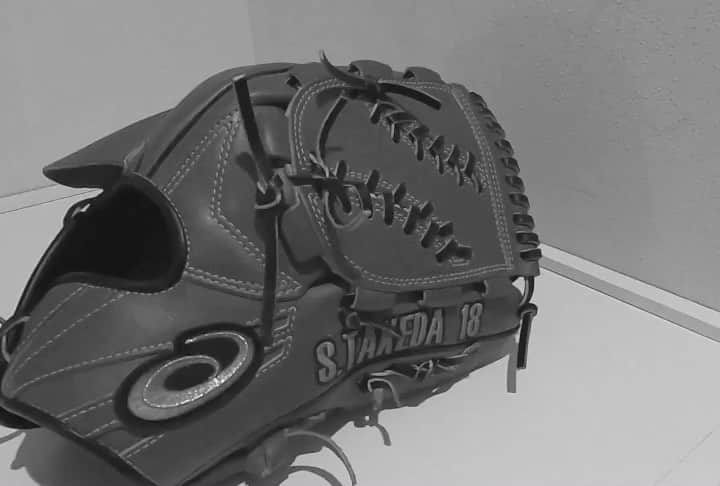 のインスタグラム：「今年はこのグラブで練習してます🔥⚾️ 道具選びは本当に重要👍 #グラブ #型 #アシックス #特徴 #動作改善」