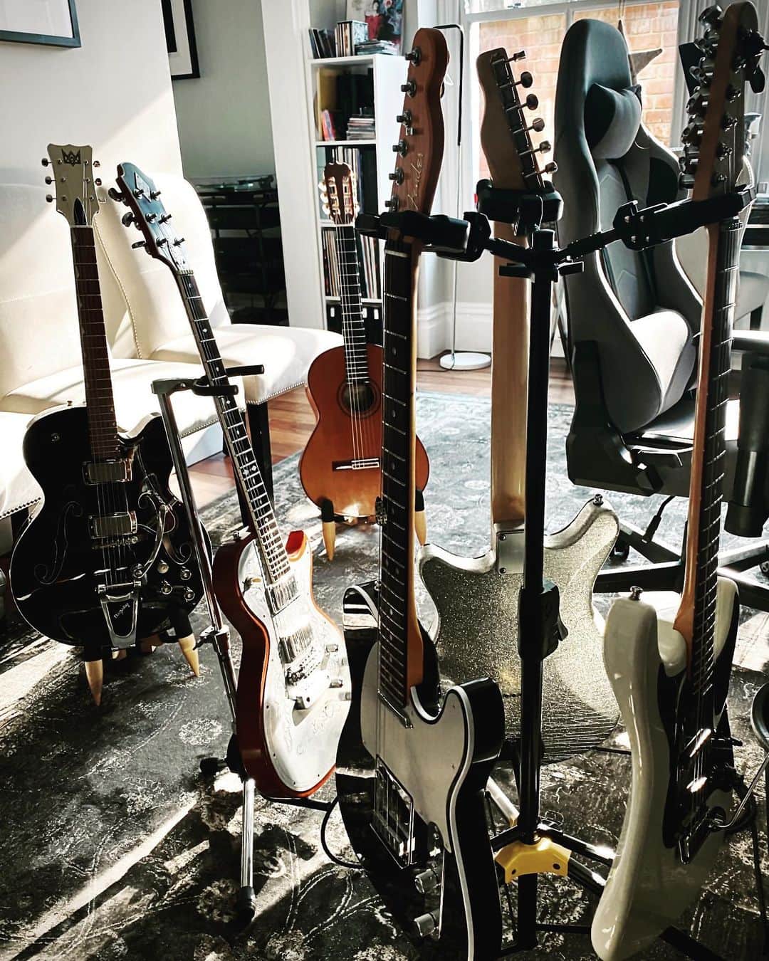 布袋寅泰さんのインスタグラム写真 - (布袋寅泰Instagram)「My sexy guitars こうしてそばにいるだけで安心する。#fender #zemaitis #hahnguitars #joseramirez #blastcult」4月22日 8時19分 - hotei_official