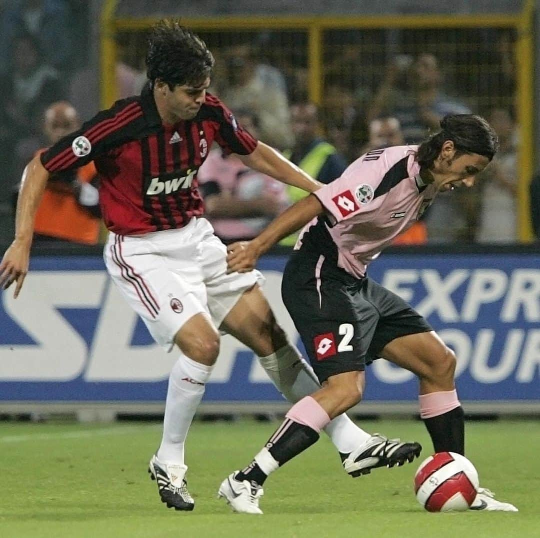 クリスティアン・ザッカルドのインスタグラム：「Prima avversari poi compagni di squadra.. Tantissimi auguroni @kaka 🎂🎉 #kaka #legend #Milan #Palermo #SerieA #birthday #soccer #player  #tbt」