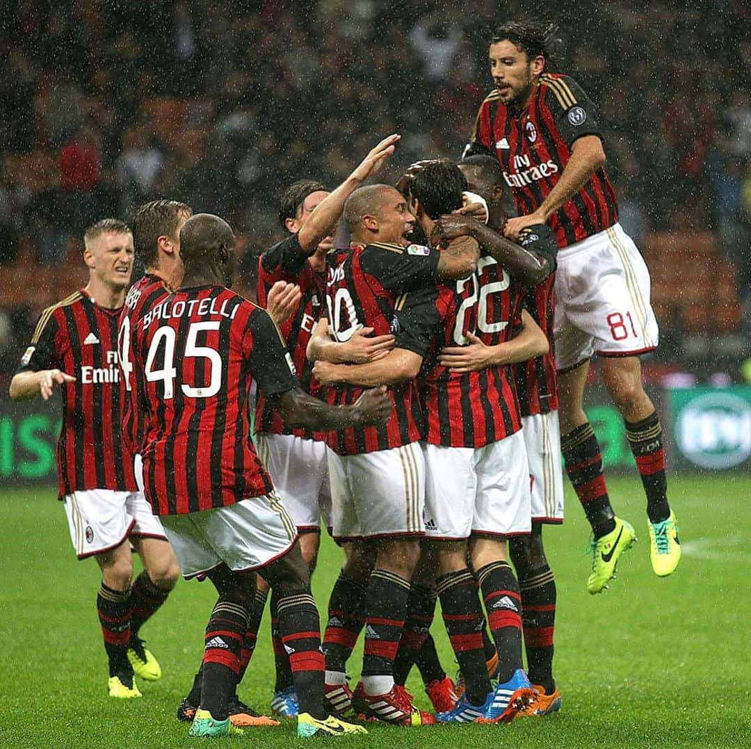 クリスティアン・ザッカルドさんのインスタグラム写真 - (クリスティアン・ザッカルドInstagram)「Prima avversari poi compagni di squadra.. Tantissimi auguroni @kaka 🎂🎉 #kaka #legend #Milan #Palermo #SerieA #birthday #soccer #player  #tbt」4月22日 18時44分 - cristianzaccardo