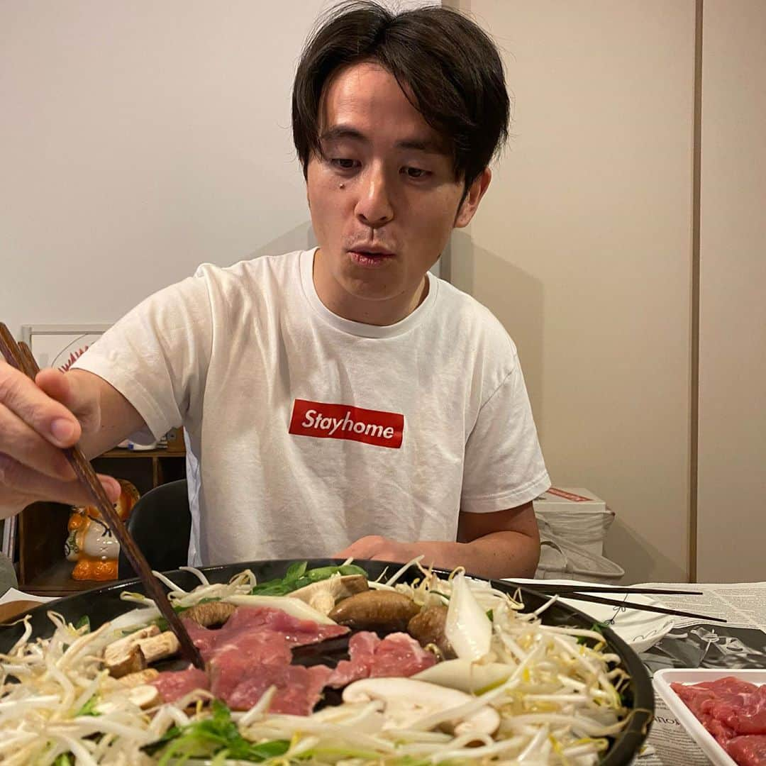 藤森慎吾さんのインスタグラム写真 - (藤森慎吾Instagram)「お家ジンギスカン いつも、お世話になっている中目黒のジンギスカン【ふじや】さんが、ジンギスカンのテイクアウトはじめました！！ 専用の鍋(ドーム型の鉄板)もついてくるので、楽しい！！ 羊はヘルシーで、美味しい。チャラ筋に欠かせない食べ物です。是非、近くお立ち寄りの際は行ってみてください！配送もやってるみたいです！  問い合わせ: 03 3712 8886」4月22日 18時39分 - fujimori_shingo0317