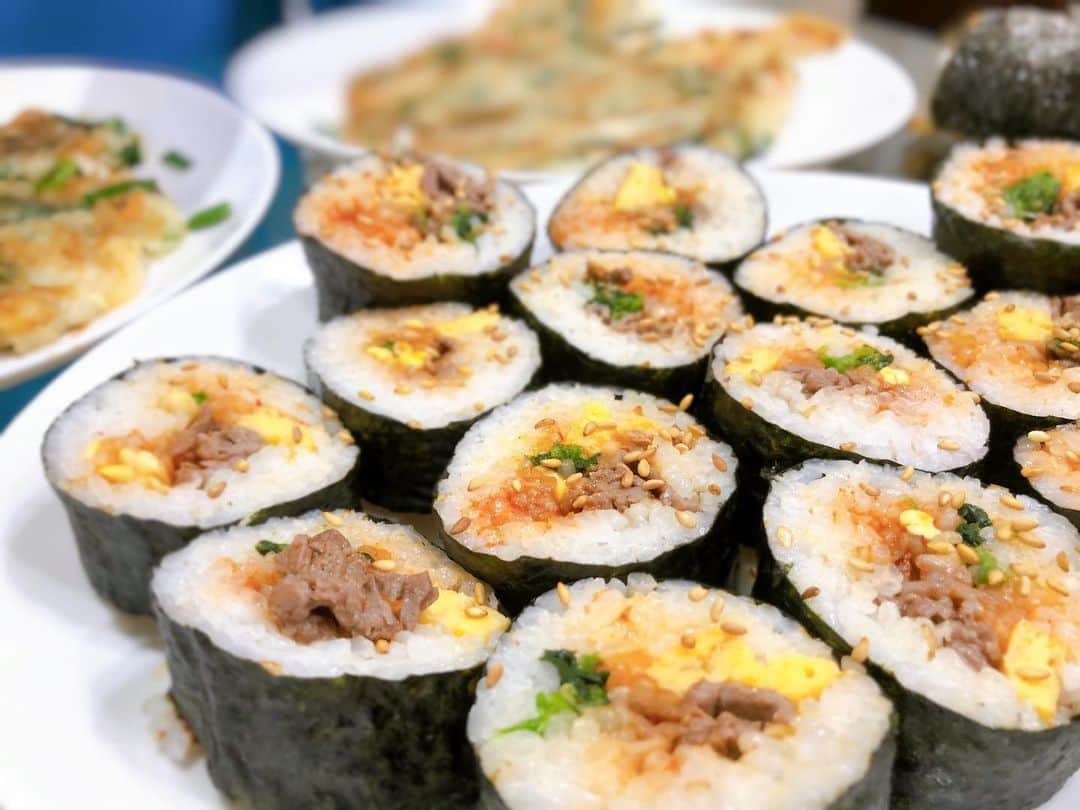 指出瑞貴さんのインスタグラム写真 - (指出瑞貴Instagram)「#Stayhome I made dinner with mom🐉❤️Today’s #koreanfood 💜 It was really good! So Delicious🥰  I was so fun🥳 #kimpap #chijimi」4月22日 19時06分 - sashidemizuki