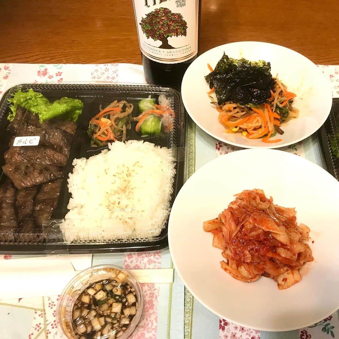 岡まゆみのインスタグラム：「今日はまとめて外回り🚗夕方お弁当を買って🍱美味しく頂きました。最高でーす❣️#高田馬場はやみ#焼肉弁当#岡まゆみ」