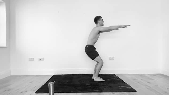 マックス・ウィットロックのインスタグラム：「#THEWHITLOCKWORKOUT Here’s a nice quick workout for you!! I recommend 2-4 cycles with a 1 min rest after each cycle. Good luck 👍」