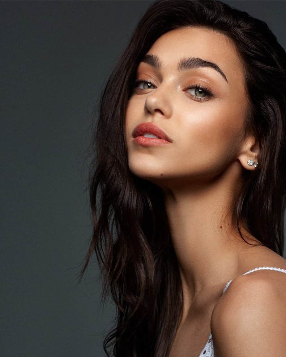 Zhenya Katavaのインスタグラム：「Девочка-Кошечка-Конфеточка. 💌」
