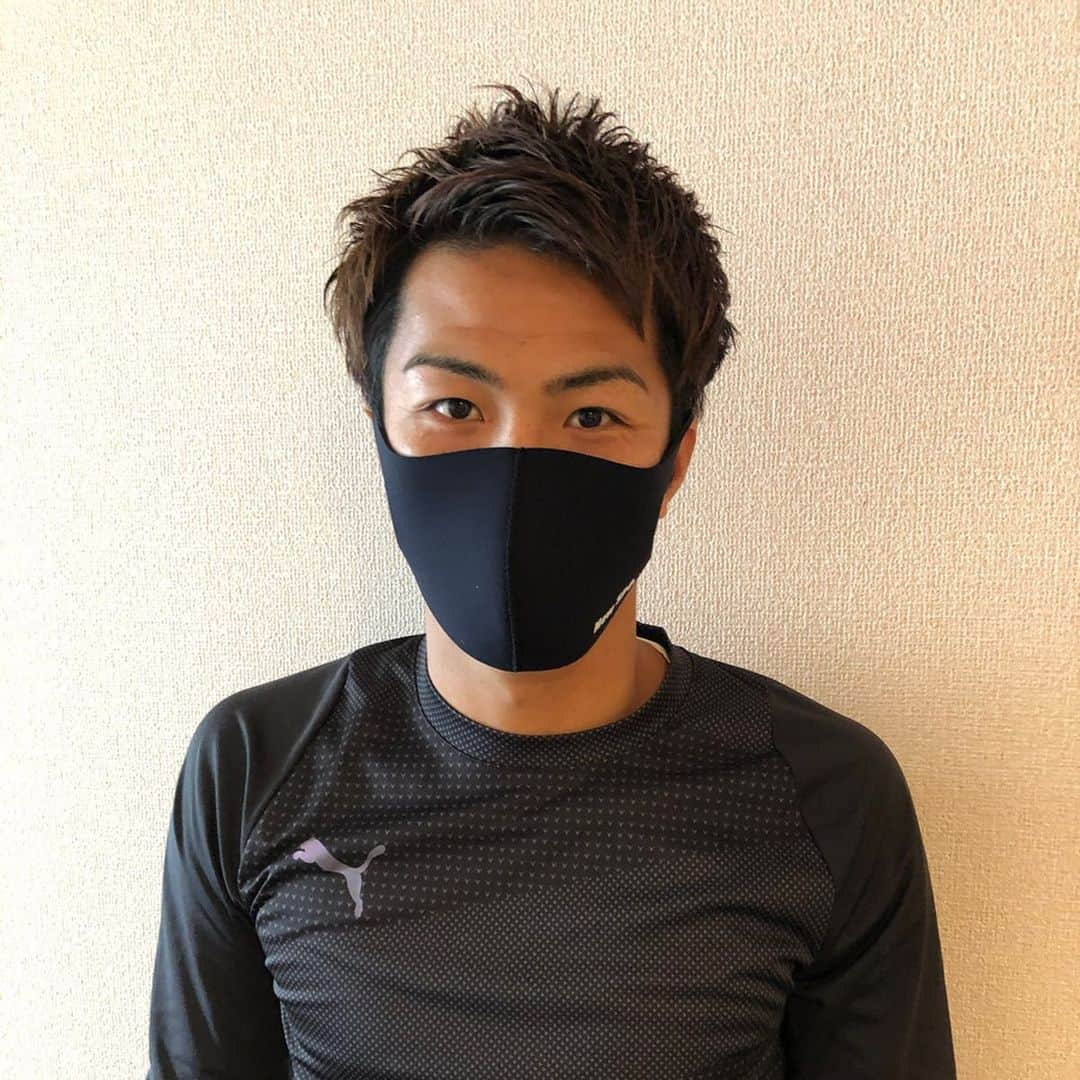 澤上竜二さんのインスタグラム写真 - (澤上竜二Instagram)「ウエットスーツ素材のマスク。 汗かいてもベタベタせんし毎日洗っても1年使えるらしいよ。他の色もあるし、マスク不足の人はぜひ。  #マスク#ウエットスーツ#素材 #花粉#ウイルス#99%#カット  @spotaka1922  @newspo_apparel  @newspo_management @kent_ozawa」4月22日 11時26分 - sawakami.ryuji