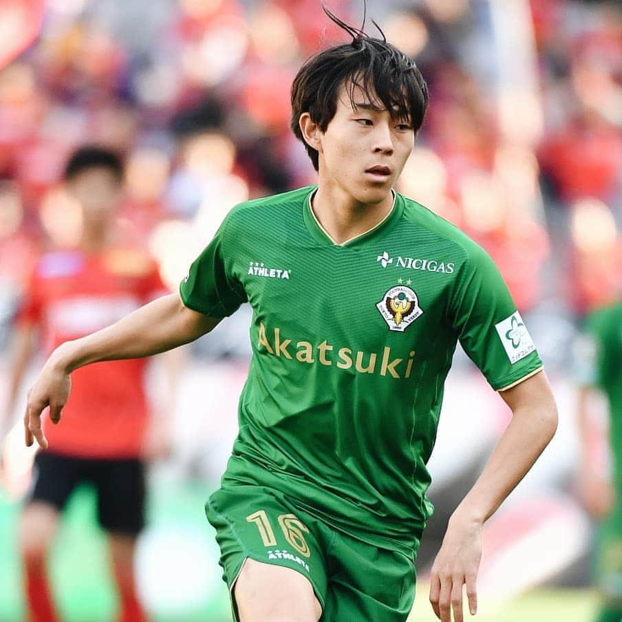東京ヴェルディさんのインスタグラム写真 - (東京ヴェルディInstagram)「写真でPLAY BACK②東京ヴェルディ在籍選手の東京ヴェルディでのプロデビュー戦をプレーバック！  2018シーズンに天皇杯、2019シーズンにＪリーグデビューを飾った #森田晃樹 選手。 . ⚽2018第98回天皇杯全日本サッカー選手権大会 ラウンド16 8.22（水）浦和レッズ戦 84分交代出場. . . ⚽2019明治安田生命Ｊ２リーグ 第3節 3.9（日）ツエーゲン金沢戦 75分交代出場（7枚目から）  どちらの試合でも「緊張しなかった」というのはさすが👀天皇杯の交代の瞬間も落ち着いた表情です😲 デビュー年の昨季は24試合に出場し、3ゴール、リーグ後半は先発・フル出場も重ね1年で主力となった森田晃樹選手。  2年目の今シーズンも輝きを増していくであろう森田選手への激励コメント🗯お待ちしています！  #トップチームデビュー #天皇杯 #Ｊリーグデビュー #東京ヴェルディユース #昇格 #二種登録 #東京ヴェルディ #ヴェルディ #tokyoverdy #verdy #東京 #tokyo」4月22日 12時47分 - tokyo_verdy