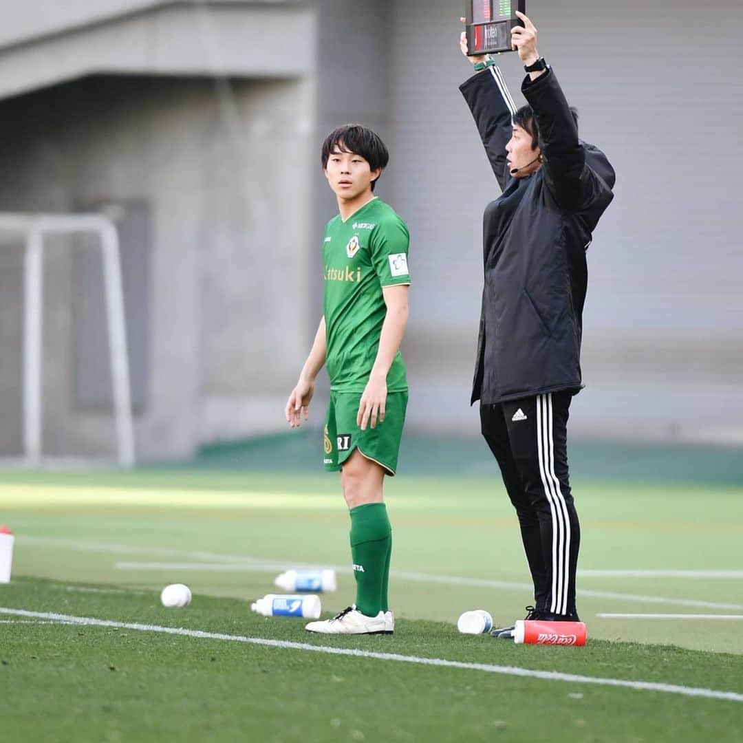 東京ヴェルディさんのインスタグラム写真 - (東京ヴェルディInstagram)「写真でPLAY BACK②東京ヴェルディ在籍選手の東京ヴェルディでのプロデビュー戦をプレーバック！  2018シーズンに天皇杯、2019シーズンにＪリーグデビューを飾った #森田晃樹 選手。 . ⚽2018第98回天皇杯全日本サッカー選手権大会 ラウンド16 8.22（水）浦和レッズ戦 84分交代出場. . . ⚽2019明治安田生命Ｊ２リーグ 第3節 3.9（日）ツエーゲン金沢戦 75分交代出場（7枚目から）  どちらの試合でも「緊張しなかった」というのはさすが👀天皇杯の交代の瞬間も落ち着いた表情です😲 デビュー年の昨季は24試合に出場し、3ゴール、リーグ後半は先発・フル出場も重ね1年で主力となった森田晃樹選手。  2年目の今シーズンも輝きを増していくであろう森田選手への激励コメント🗯お待ちしています！  #トップチームデビュー #天皇杯 #Ｊリーグデビュー #東京ヴェルディユース #昇格 #二種登録 #東京ヴェルディ #ヴェルディ #tokyoverdy #verdy #東京 #tokyo」4月22日 12時47分 - tokyo_verdy