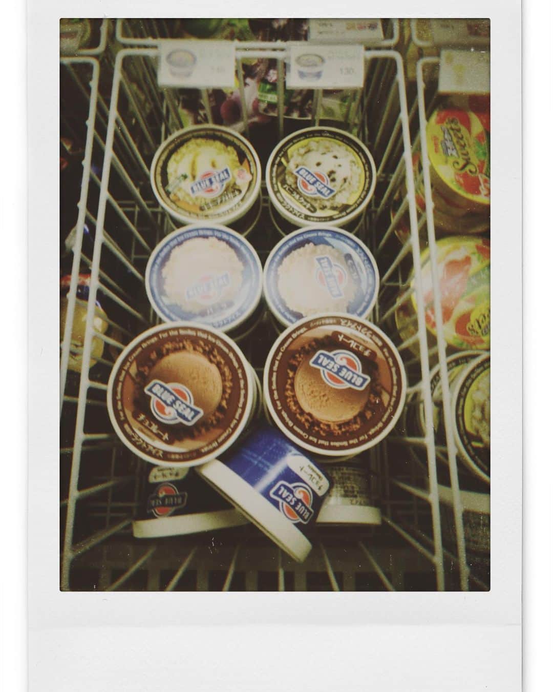 樹麗さんのインスタグラム写真 - (樹麗Instagram)「#blueseal の🍦 夏毎日食べたい🙈  #塩ちんすこう　あじと #紅いも　あじ どっちもとってもびみであった。 #座間味島 #生ビール冷えてます」4月22日 13時19分 - juri_kami_0213