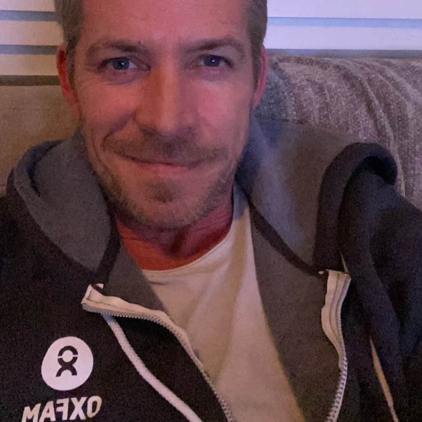 ショーン・マグワイアさんのインスタグラム写真 - (ショーン・マグワイアInstagram)「To help raise money for the Covid crisis. We’re going be giving away this cozy hoodie along with some other fun stuff along with our magical cocktail hour with cast of the Magicians. Check my bio to enter. @oxfamamerica @oxfaminternational」4月22日 13時12分 - iamseanmaguire