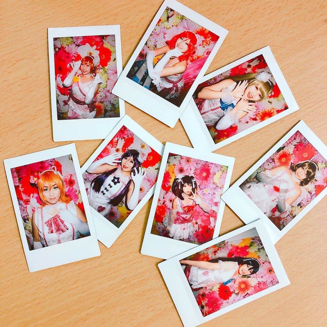 青山ひかる（あおみん、あお松）のインスタグラム：「昨日は、前に活動していたコピユニmix10'sのファイナルライブの日でした！ 解散して1年。意外と経ってない…笑笑 と思っていました！もっと2年ぐらい前の記憶。 それだけ毎日私が活動してたんだなって思うと 皆さんのおかげでしかないんですが☺️ 楽しすぎて怒涛の日々だったのかもしれん笑  なので、昨日みんなでリモート飲み会しました´ᴗ`❤ AOIちゃんは、参加出来なかったけど みんなの元気そうな顔を見れて嬉しかったし 活動の時の話をたくさん思い出して面白くて楽しかったww  終わってからファイナルライブのDVDを 見直ししました！前編だけ！ 見返して見るとまじで私 そらまるさんに似せてやってるから ドヤ顔というかキメ顔というかwwww かなりそらまるさんに似てるなって自画自賛します(´º∀º｀)ｽﾐﾏｾﾝ← 錯覚が1番そらまるさんっぽかった←  今日、今から後編みる！🤟 #おうち時間 楽しもうっと(๑ ᴖ ᴑ ᴖ ๑)👌👌」