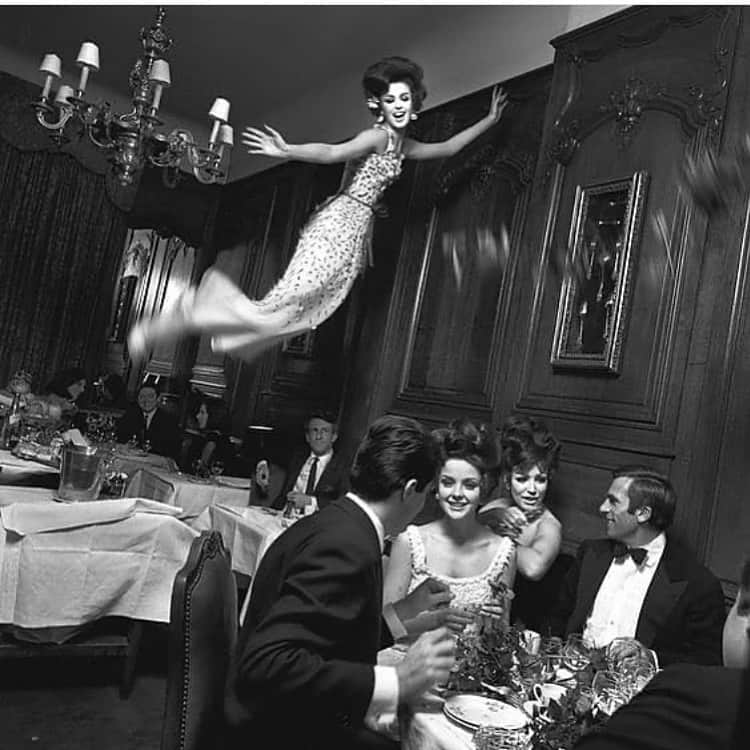 エレナ・サチンのインスタグラム：「Me after quarantine, by my favorite Melvin Sokolsky ✨」