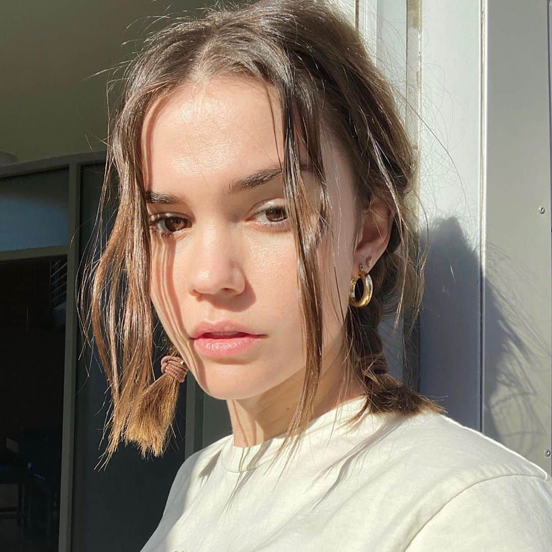 マイア・ミッチェルさんのインスタグラム写真 - (マイア・ミッチェルInstagram)「Put on earrings and turned my phone camera to face the front 🥰」4月22日 13時43分 - maiamitchell