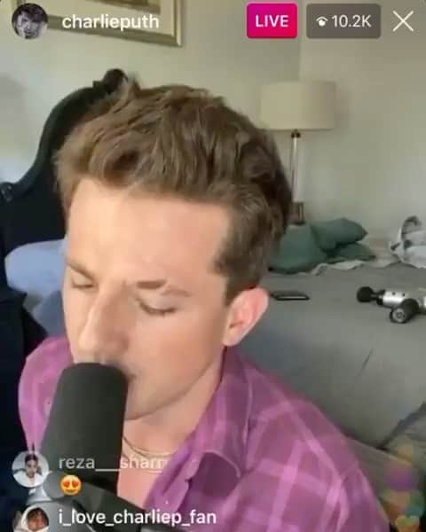 のインスタグラム：「【Charlie Puth】 チャーリー・プースの新曲⁉️ ✨ 今の世界で起きている状況の中で少しでも人々に元気を出してもらおうと彼はこの曲を作りました☁️ ✨ 動画中で以下のように話しています💫 「これは今作っている曲なんだ。まだ完成してないんだけど。でも一足早く君たちの為にプレイするよ」 ✨ この曲のリリースについても考えているチャーリー❣️ 完成を楽しみに待ちたいですね☺️ #charlieputh #stayhome #newsong #チャーリープース #新曲 #おうちで音楽 #洋楽」
