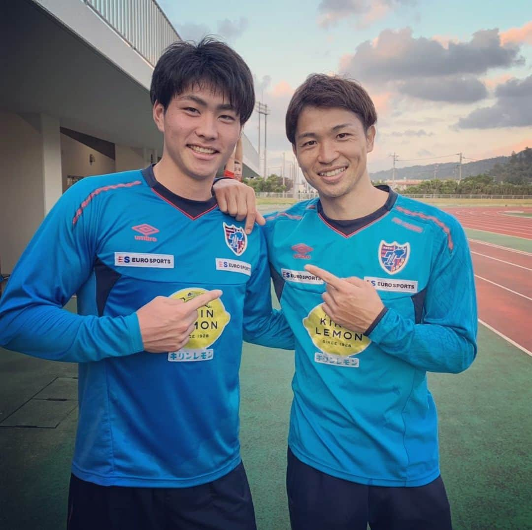 FC東京オフィシャルグッズさんのインスタグラム写真 - (FC東京オフィシャルグッズInstagram)「✨ 😊😊 @masatomorishige  @seiji_kmr_fct  @fctokyoofficial  #森重真人 #木村誠二  #沖縄キャンプ秘蔵写真  #FC東京 #fctokyo #tokyo」4月22日 20時15分 - fctokyoofficial