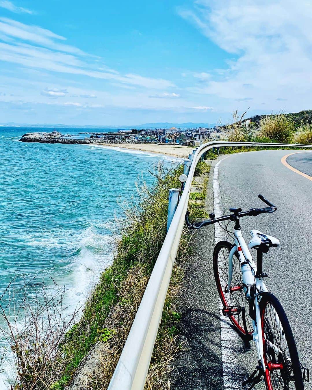 mana___chinのインスタグラム：「久しぶりにpost🚴‍♀️ 生きています🤡」