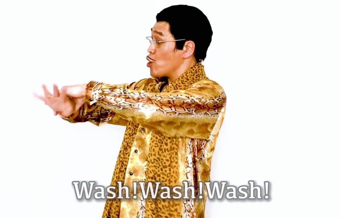 ピコ太郎さんのインスタグラム写真 - (ピコ太郎Instagram)「Hi everyone! Let's wash your hands with PIKOTARO for #safehands!! Please check "PPAP-2020-" ピコ太郎と一緒に手洗いをして、感染予防をしましょう！ 「PPAP-2020-」で正しい手洗い方法をチェックしてください！  #ピコ太郎 #pikotaro #ppap #ppap2020  #safehands #washyourhands」4月22日 15時20分 - pikotaro_ppap_official