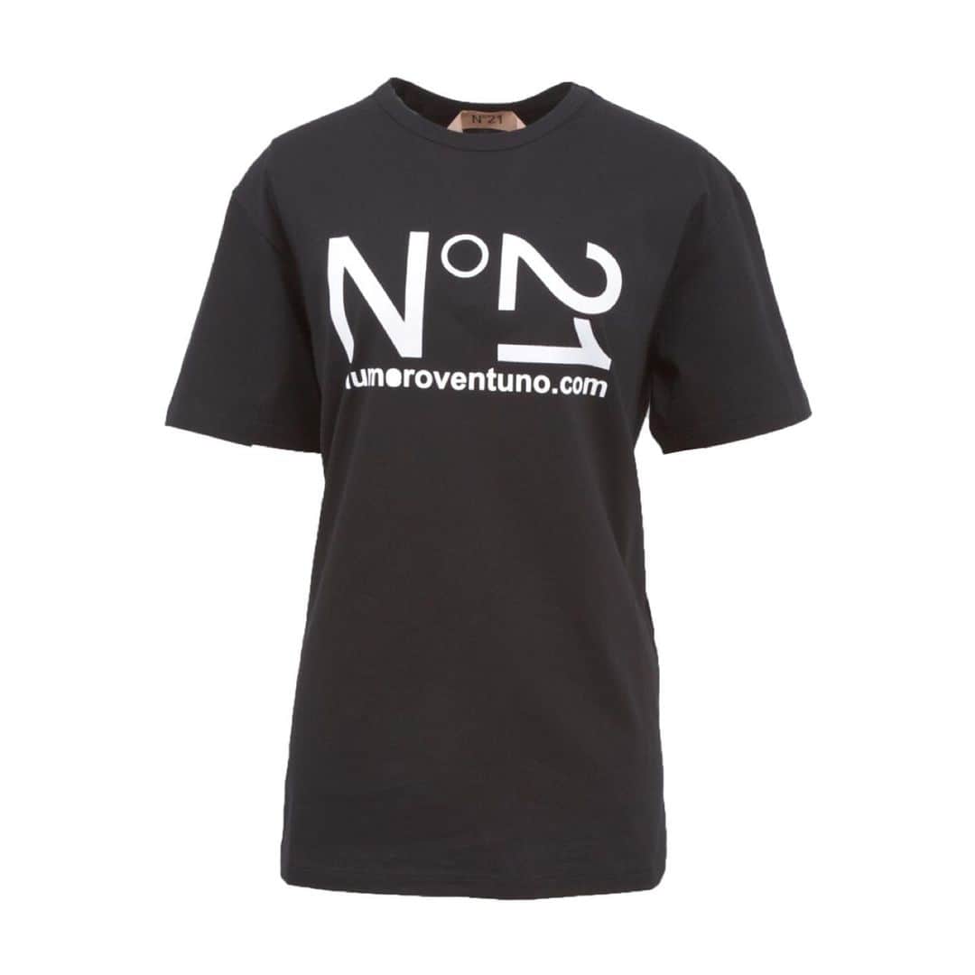 Taki Tanakaさんのインスタグラム写真 - (Taki TanakaInstagram)「Ｎ２１ＬＯＧＯ Ｔ #🖤🤍 @iza_official #instorenow 📞06-6533-7877 / 03-3486-0013 #お店はお休みですが電話は繋がります  SHOPIZA.com #shopnow #ヌメロヴェントゥーノ  #N21 @numeroventuno  #izastagram」4月22日 15時24分 - tanakataki
