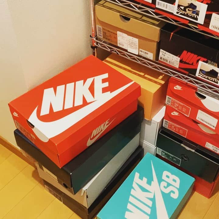 のインスタグラム：「おうち時間でスニーカーお手入れ 今日はこの２足。 #おうち時間  #スニーカーお手入れ  #jordan6infrared  #jordan6psg  #nike #jordan #kicks #sneakers #jasonmarkk #crep」