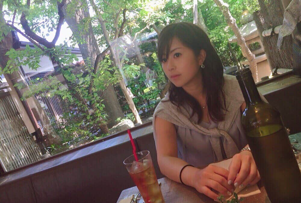 青木茉里奈のインスタグラム：「2年前🍃 懐かしい写真☀️ 皆様元気にお過ごしですか？ ・ ・ ・ #写真 #2年前 #ちょっとむちむち #笑」